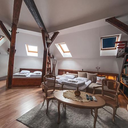 Blue Lotus Apartments 브라티슬라바 외부 사진