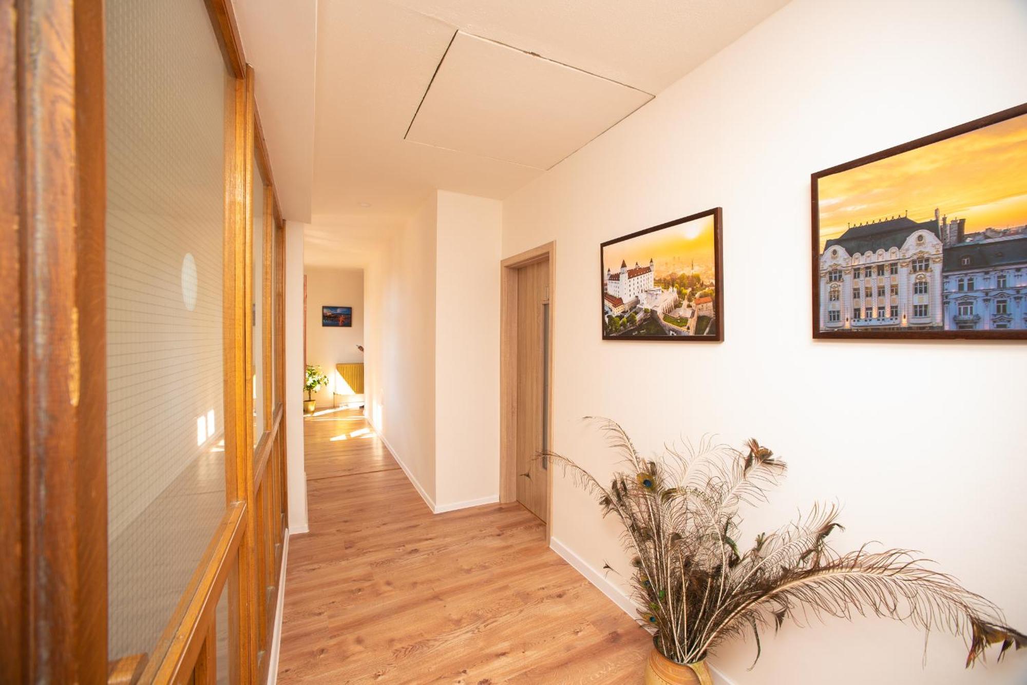 Blue Lotus Apartments 브라티슬라바 외부 사진