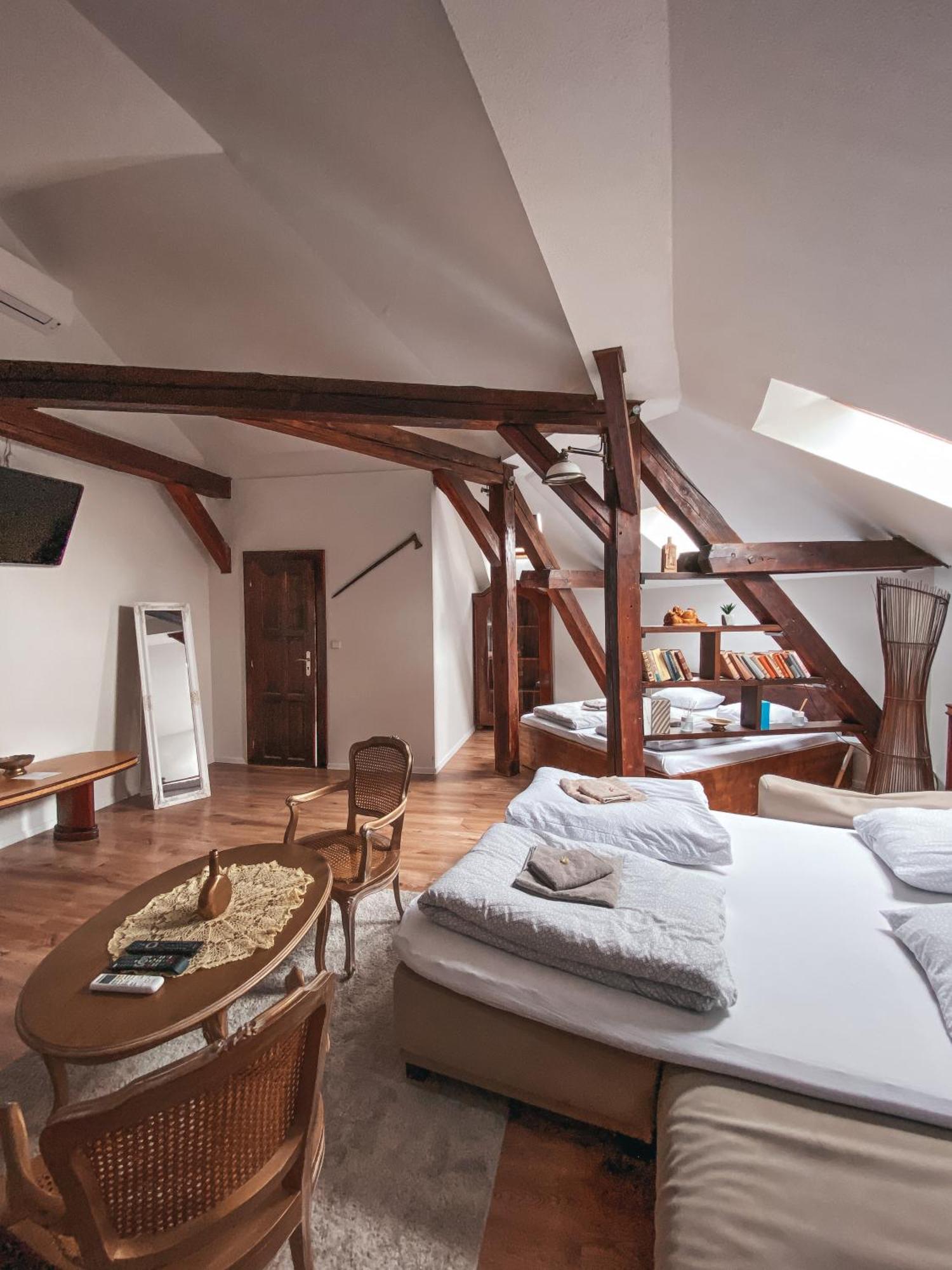 Blue Lotus Apartments 브라티슬라바 외부 사진