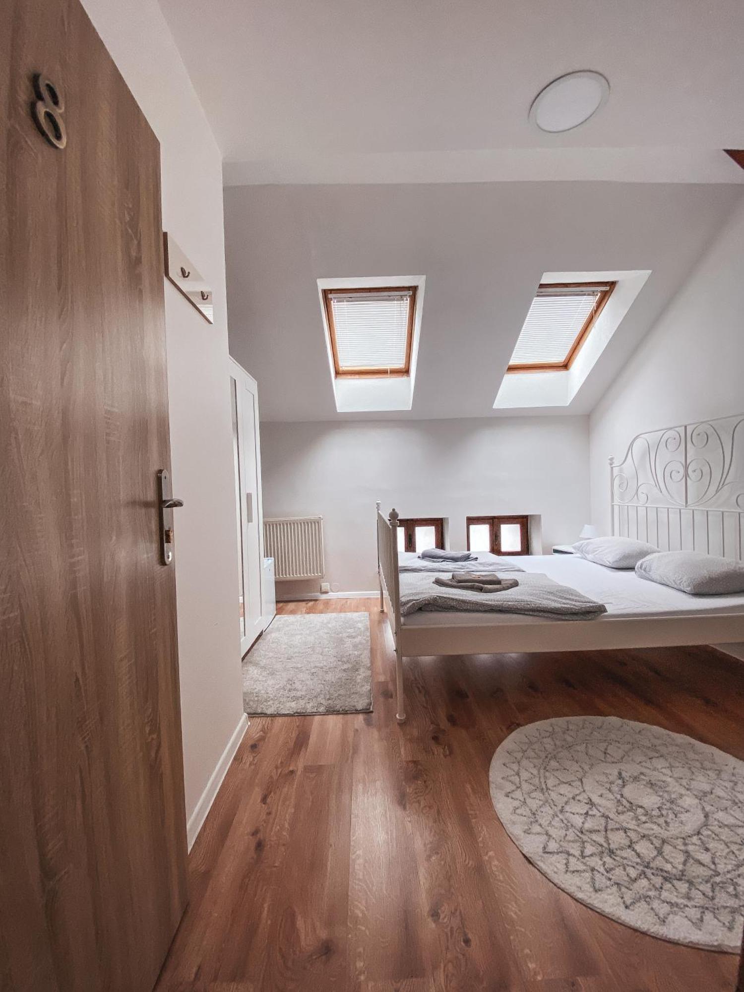 Blue Lotus Apartments 브라티슬라바 외부 사진