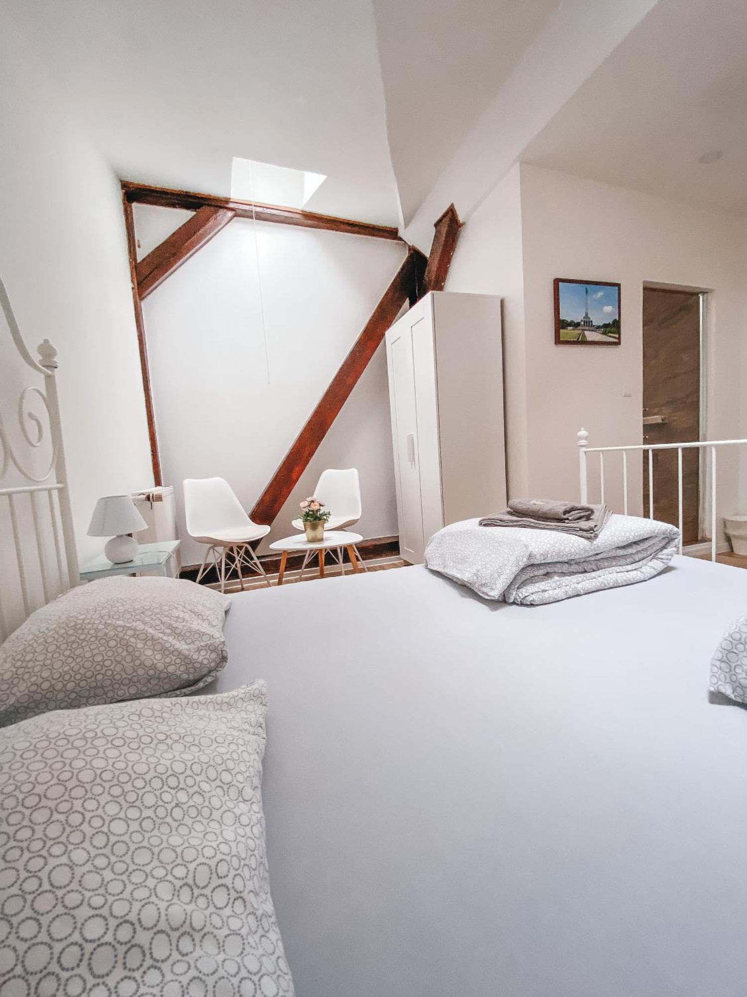 Blue Lotus Apartments 브라티슬라바 외부 사진