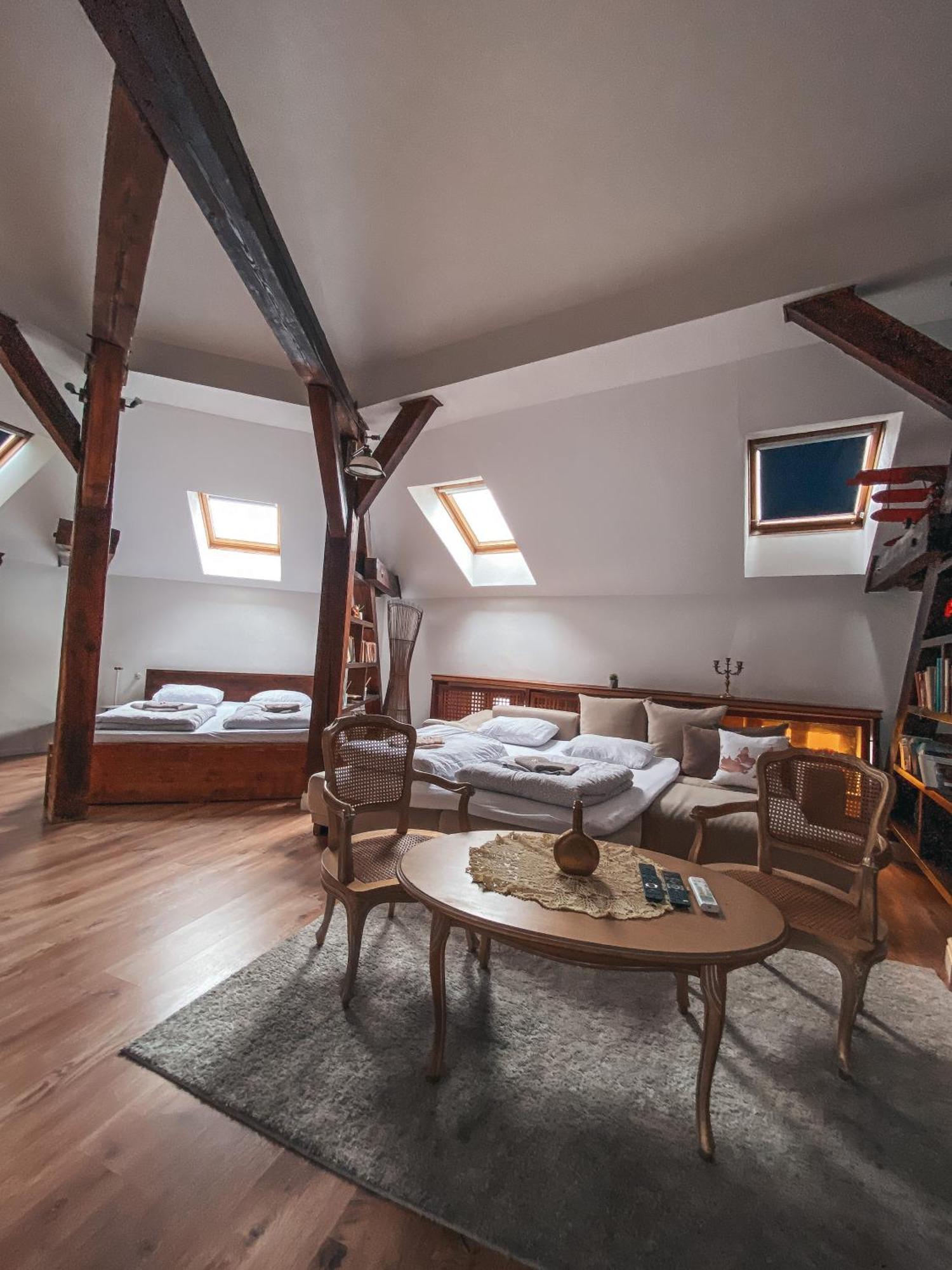 Blue Lotus Apartments 브라티슬라바 외부 사진