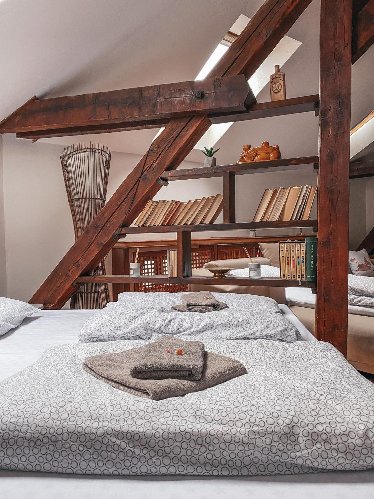 Blue Lotus Apartments 브라티슬라바 외부 사진