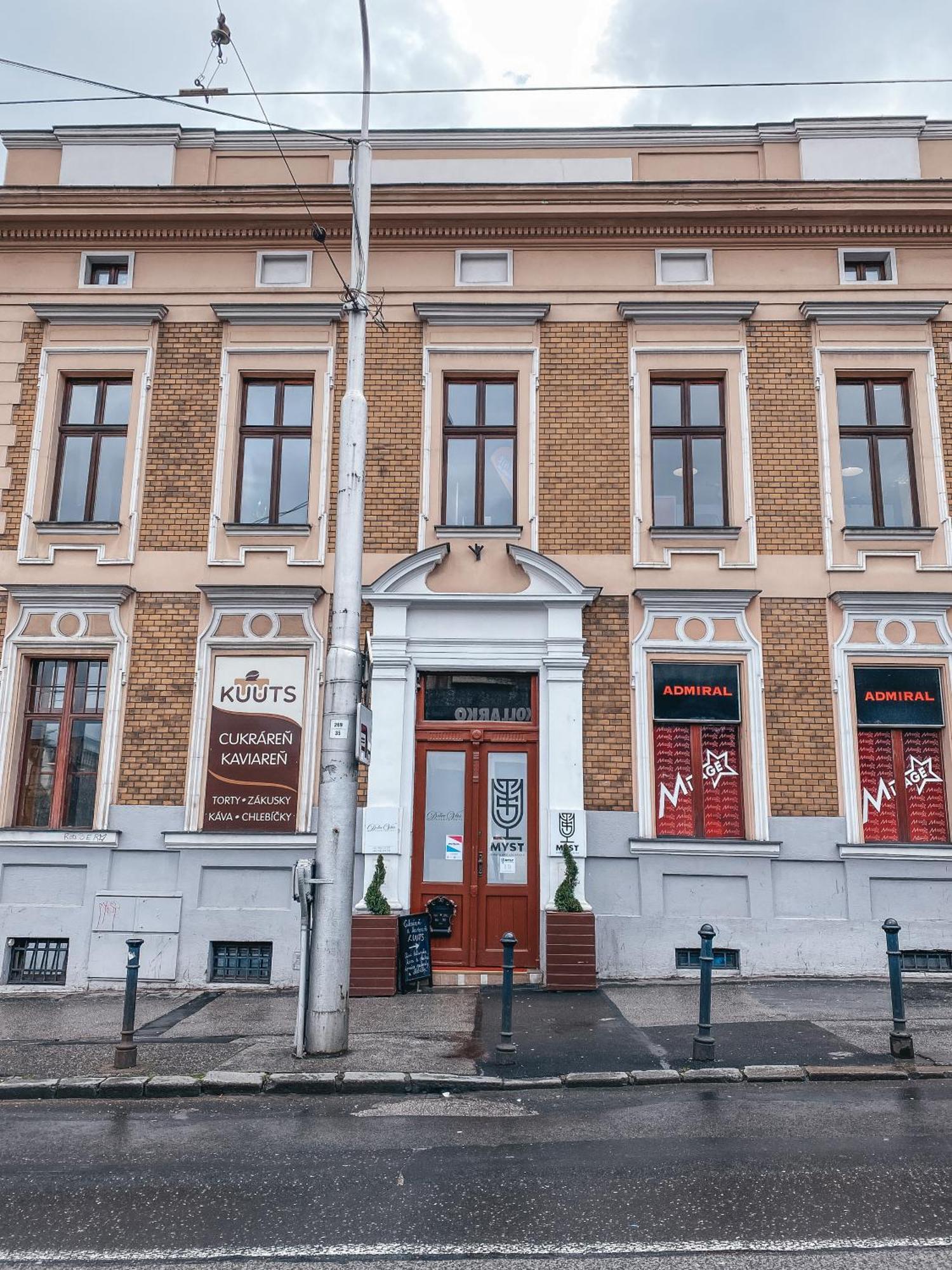Blue Lotus Apartments 브라티슬라바 외부 사진